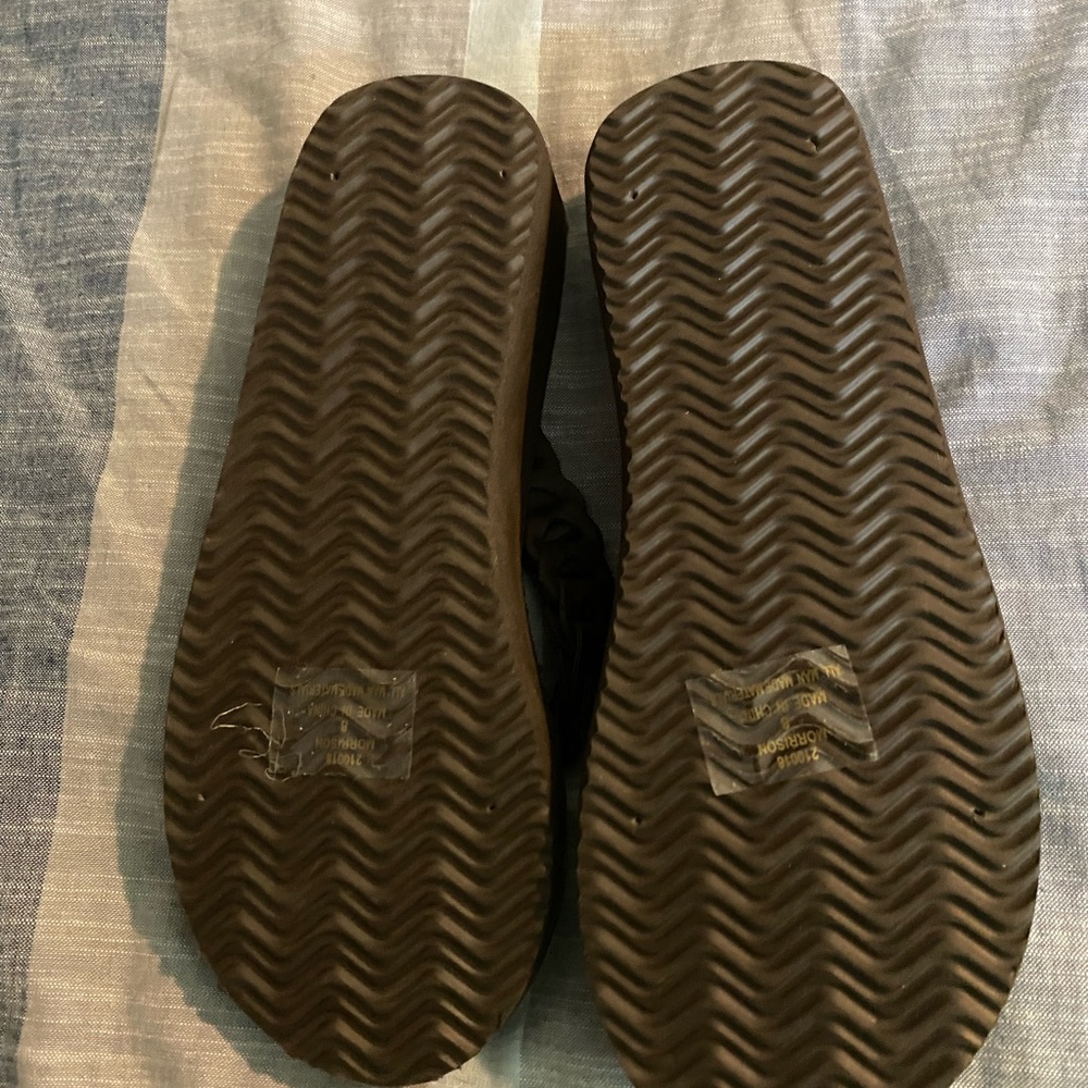 Blue Fin Brown Suede Flip Flops - Size 8 - Picture 3 of 3